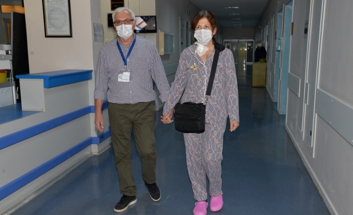 İlk yapay kalp nakli başarı ile gerçekleştirdi