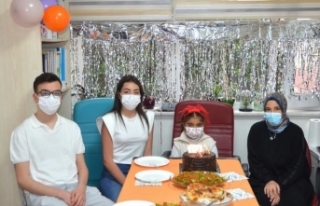 Böbrek nakli olan çocuklar hekimleriyle bir araya...