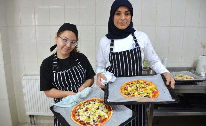 Öğrenciler glütensiz pizza hazırladı